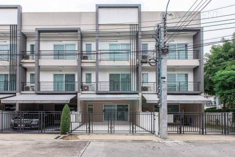📌 For Sell Town house BAAN KLANG MUANG SUKHUMVIT 77 3-story 3 bedroom 3 bathroom