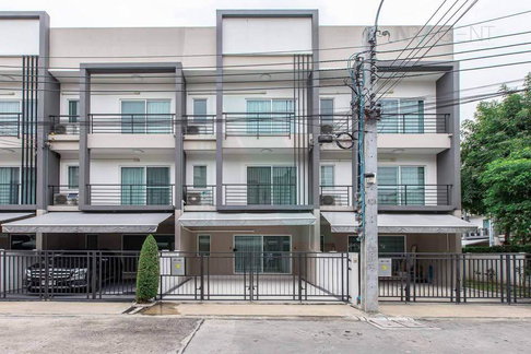 📌 ขายทาวน์เฮาส์ โครงการ บ้านกลางเมือง สุขุมวิท 77 3 ชั้น 3 ห้องนอน 3 ห้องน้ำ