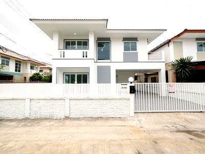 บ้านเดี่ยว วิทยาลัยเทคนิคปทุมธานี : ขายบ้านเดี่ยว 2 ชั้น ม.ฉัตรหลวง 11 ขนาด 51.5 ตร.ว. 3 นอน 3 น้ำ 2 จอดรถ [สามโคก–ปทุมธานี] 