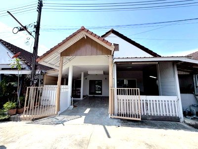 Twin houses for sale Chiang Mai : Newly renovated House for sale  ! Sribuangern,