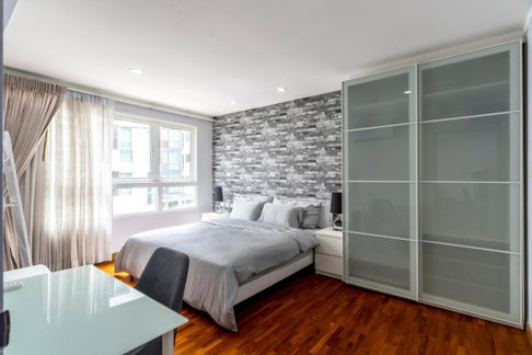 🏙️✨ FOR RENT: Baan Siri Sukhumvit 13  📩 Interested in this room? Screenshot or copy the link and send us via Line for more details & room viewing.