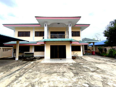 Houses for sale Rangsit Khlong Song : [For Sale] Large 2-story detached house on a spacious 140 sq.wa. plot of land. Parking for 8 cars. Suitable for residential use or as a home office.