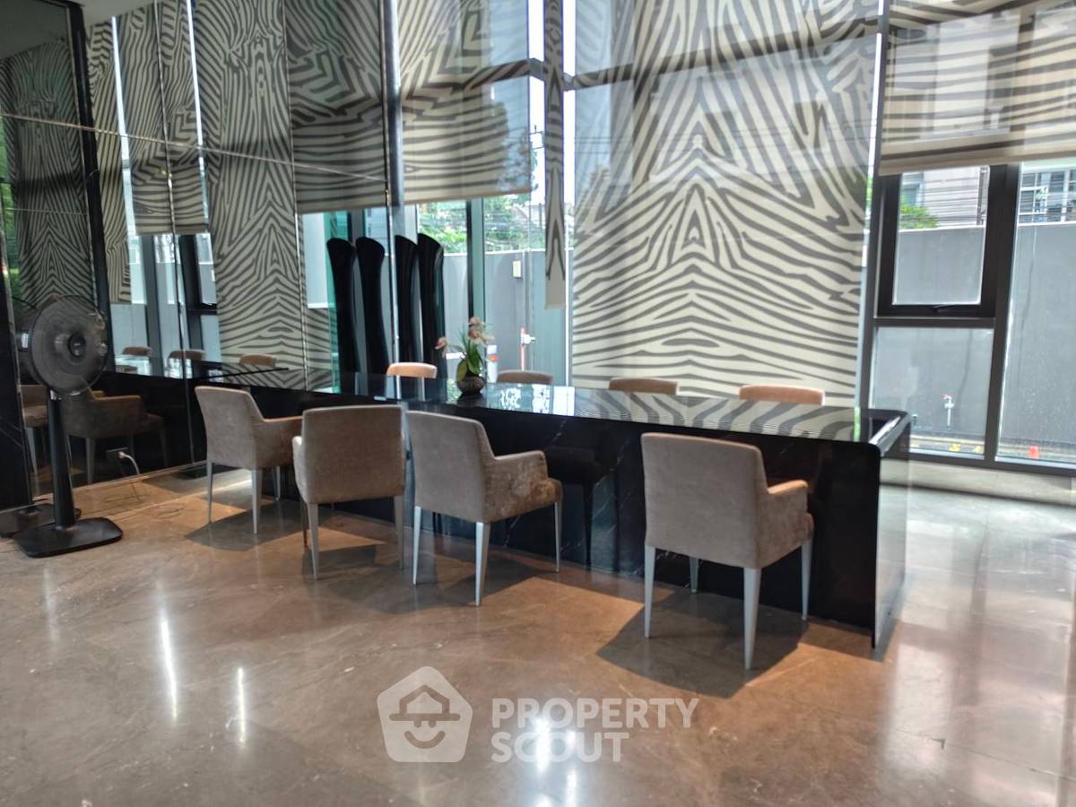 รูป ใกล้ BTS ทองหล่อ 300 เมตร | คอนโด 2 ห้องนอน Rhythm Sukhumvit 36-38 (ID 3171115) - รูปที่ 5/5