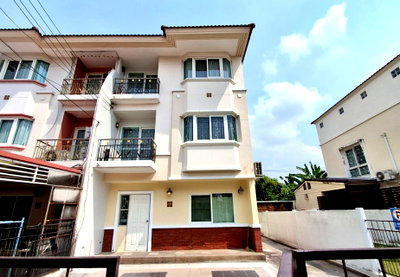 Townhouses for rent Don Mueang Airport : For Rent: 3-Story Corner Townhome, Supalai Ville Laksi-Don Mueang, 32 sq.wa, 3 Bedrooms, 3 Bathrooms, 2 Parking Spaces, 20,000 THB