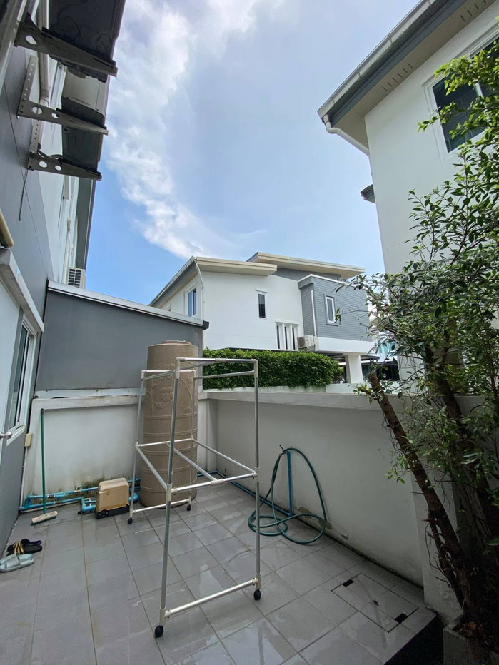 รูป ให้เช่า ทาวน์โฮม 3 ชั้น บ้านอัครา รามคำแหง - วงแหวน  เลี้ยงสัตว์ได้* ที่ ไลน์: @homefinder - รูปที่ 10/14