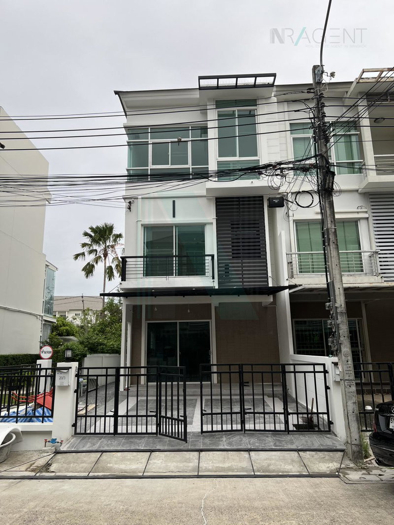 Townhouses for sale : For Sell Town house THE METRO RAMA 9 2-story 3 bedroom 3 bathroom