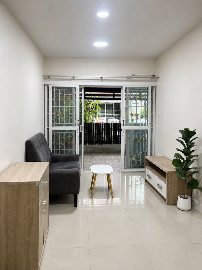 รูป 🏡 ทาวน์เฮ้าส์บางนา 3 ห้องนอน เพียง 2.09 ล้าน! - รูปที่ 2/6