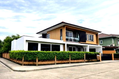 บ้านเดี่ยว สนามบินสุวรรณภูมิ : ขาย บ้านเดี่ยวโครงการ โกลเด้นวิลเลจ อ่อนนุช พัฒนาการ GH624
