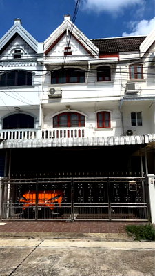 Townhouses for sale Sangkhom Songkhro Road : Townhome for sale, Phanwadee Village, Ladprao Road