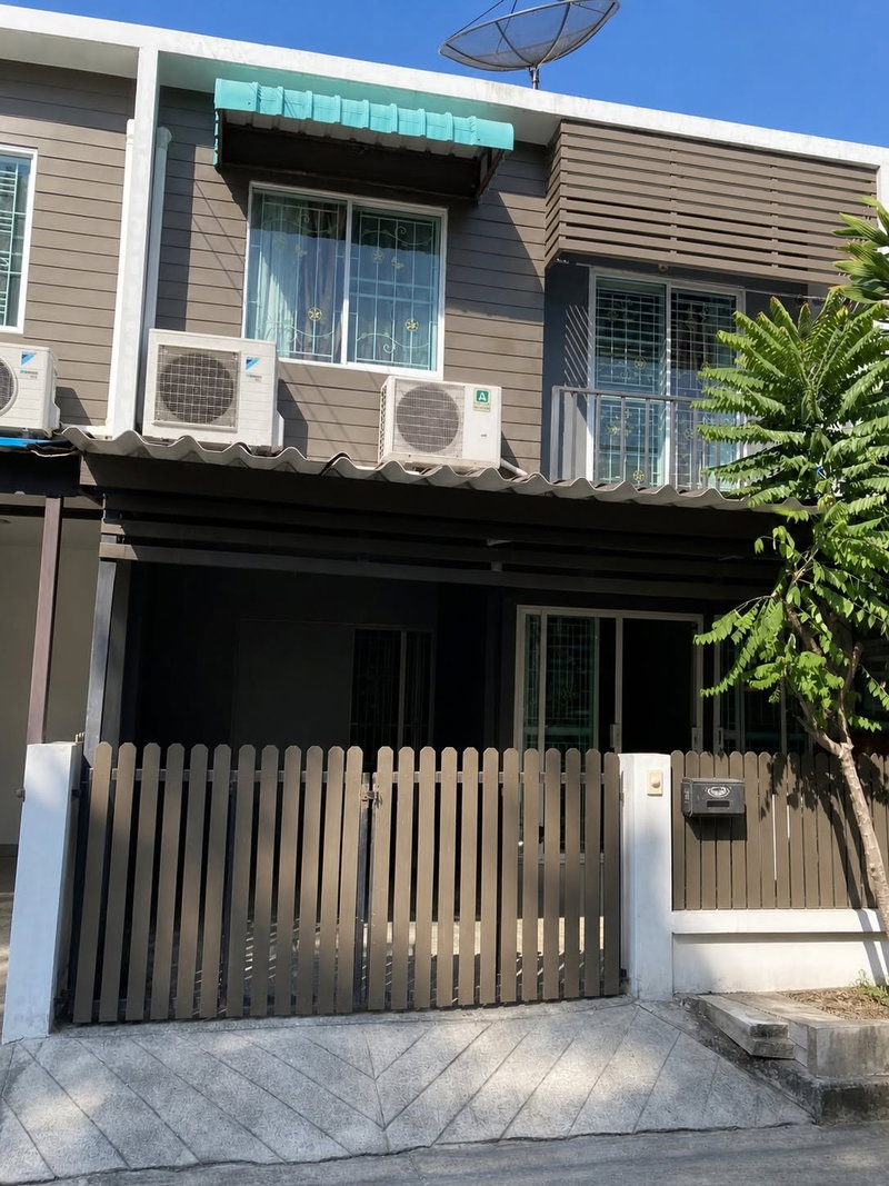 ขายทาวน์โฮม : 🏡 ทาวน์เฮ้าส์บางนา 3 ห้องนอน เพียง 2.09 ล้าน!