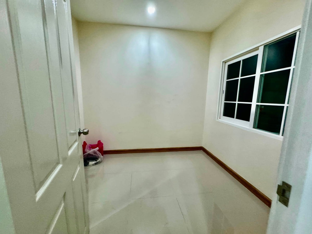 รูป ให้เช่าทาวน์โฮม 4 ห้องนอน ม.โกลเด้นท์ทาวน์ เก้ากิโล ศรีราชา - รูปที่ 19/24