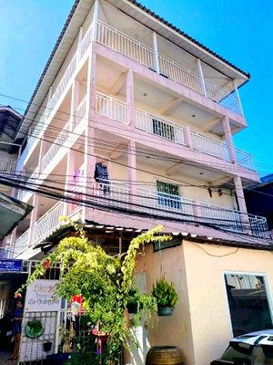 Apartment building for sale Pornprapanimit Road :  "Good investment! Small building in prime Pattaya location with high potential."