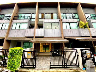 Townhouses for sale Bangkok : Urgent Sale | Baan Klang Muang Watcharapol Priced Below Market Value | Brand-New Condition | Up to 100% Financing Available
