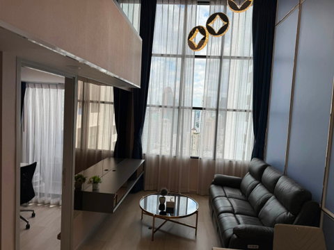 RS7334 For Sale: Knightsbridge Prime Sathorn, a high-floor duplex condo in a prime location in the heart of Sathorn-Silom, near BTS Chong Nonsi.