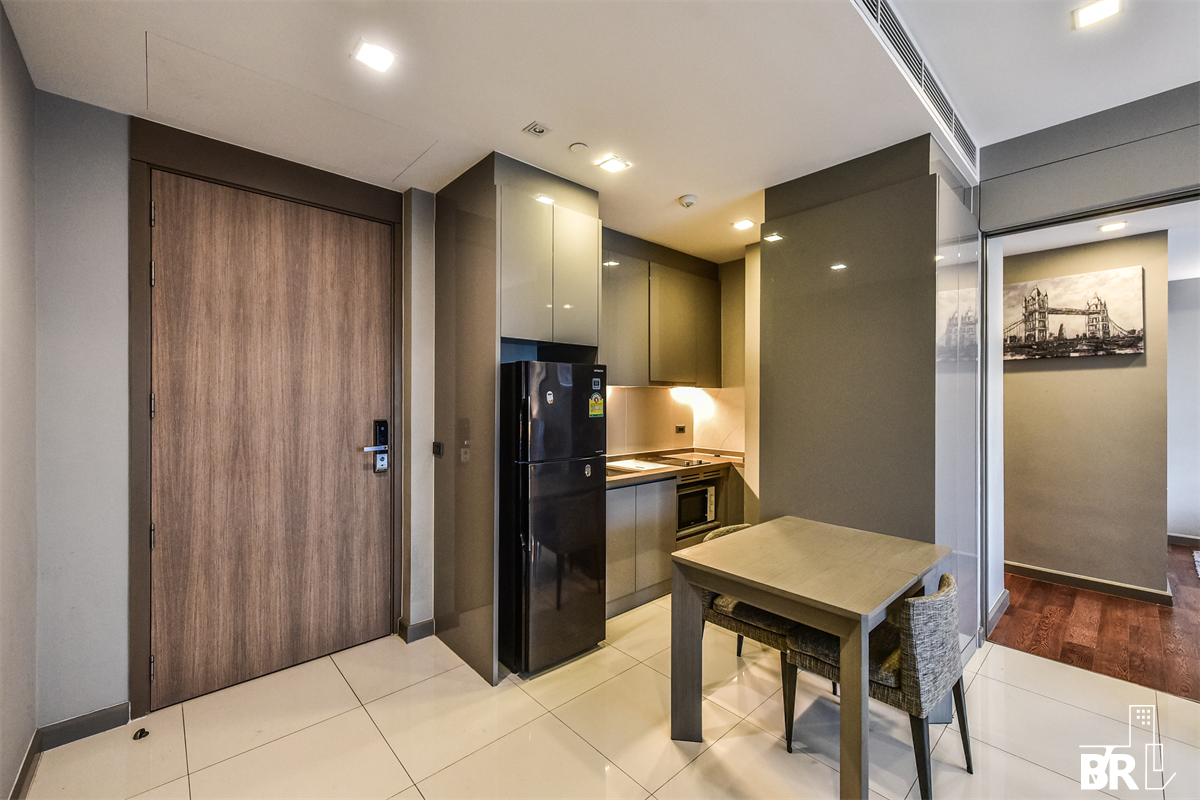 picture Special Unit, Great Value M Silom near BTS Chong Nonsi - 8/10