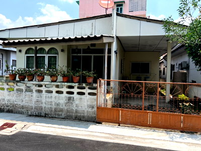 Houses for sale Command And General Staff College : Single-Storey Detached House for Sale in a Prime Location 
