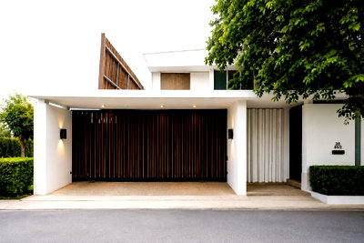 บ้านเดี่ยว สมุทรปราการ : ขายบ้านบางนา พร้อมสระว่ายน้ำ ใกล้ Mega บางนา