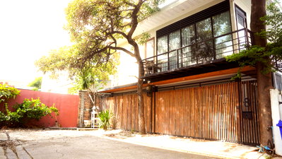 เช่าบ้านเดี่ยว ม.ราชภัฏจันทรเกษม : 🏡✨ ให้เช่าบ้านเดี่ยว Modern Japanese | ทำเลดี ลาดพร้าว-โชคชัย 4  บ้านดีไซน์สวย โทนอบอุ่น บรรยากาศสงบเป็นส่วนตัว