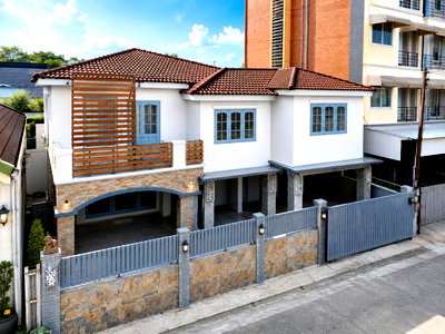 บ้านเดี่ยวให้เช่า : MRT โชคชัย 4 450 ม.บ้านเดี่ยว 2 ชั้น 5 นอน MRT สุทธิสาร 4กม.ลาดพร้าว 60-66 3 น้ำ   55 ตร.ว. 350 ตร.ม.บ้านพร้อมเฟอร์ฯ เครื่องใช้ไฟฟ้าครบ