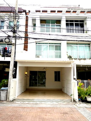 ทาวน์โฮม วิทยาลัยพณิชยการบางนา : 🔥 ขายทาวน์โฮม 3 ชั้น 🏡 บ้านกลางเมือง เออบาเนี่ยน สุขุมวิท 113 | Baan Klang Muang Urbanion Sukhumvit 113