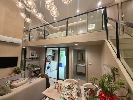 XT 10 New condo in the heart of Ekkamai, offers high-floor loft units with stunning, panoramic city views.