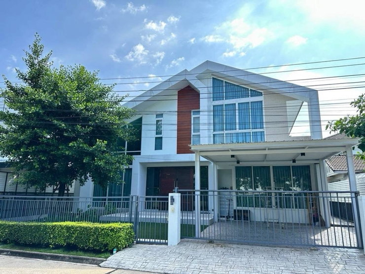 ขายบ้าน  มัณฑนา-ปิ่นเกล้า  พระราม5  (รีโนเวทใหม่) 10,900,000 บาท  ตรงข้ามโรงเรียนเด่นหล้า 