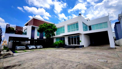 สำนักงานให้เช่า : ให้เช่าสำนักงานพร้อมคลังสินค้าครบวงจร ซ.ลาดพร้าว 124 พื้นที่ใช้สอย 1,632ตร.ม. ที่จอดรถกว่า 40 คัน รถใหญ่เข้าได้