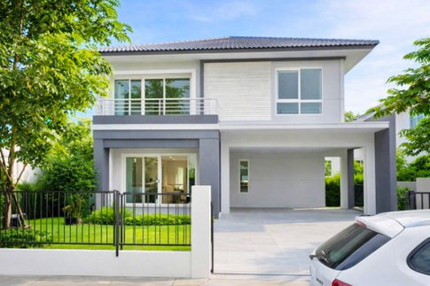 Village Hub 200 m.. 2-storey detached house, 3 bedrooms, 55 sq m, 220 sq m., with some furniture, 3 air conditioners, Pracha Uthit 90, Khlong Suan,