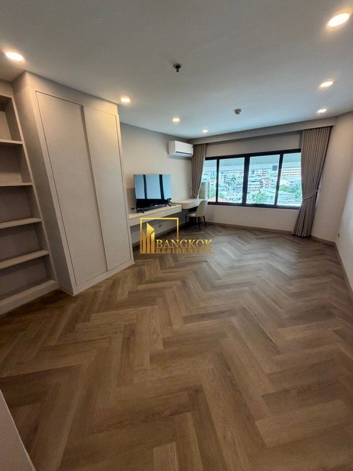 รูป Le Raffine 24 | Renovated 4 Bedroom Duplex Condo With Pool - BR62018CD - รูปที่ 12/32