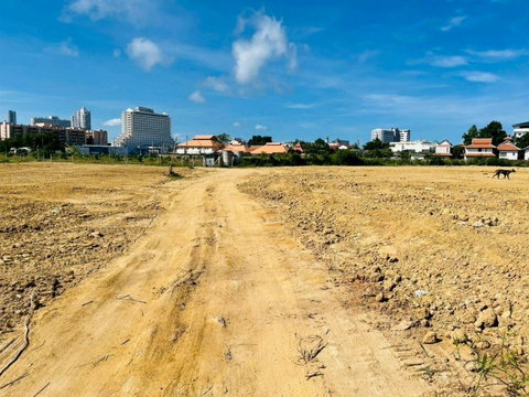 ที่ดิน5ไร่2งานใกล้ทะเลหาดจอมเทียน50เมตร รูปแปลงสวย ราคาเบาๆ 