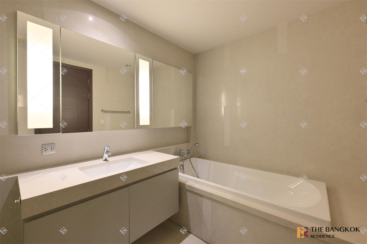 picture Quattro by Sansiri Room available, great price - 7/10