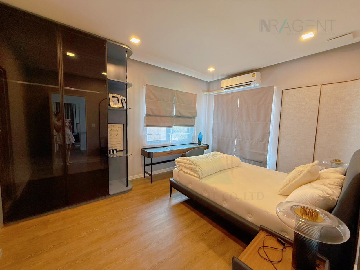รูป 📌 ให้เช่าบ้านเดี่ยว 2 ชั้น บ้านมัณฑนา บางนา กม. 15 4 ห้องนอน 5 ห้องน้ำ - รูปที่ 7/8