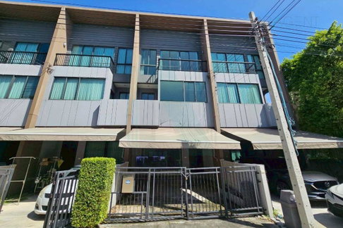 📌 ขายทาวน์เฮาส์ โครงการ บ้านกลางเมือง วัชรพล 3 ชั้น 3 ห้องนอน 3 ห้องน้ำ