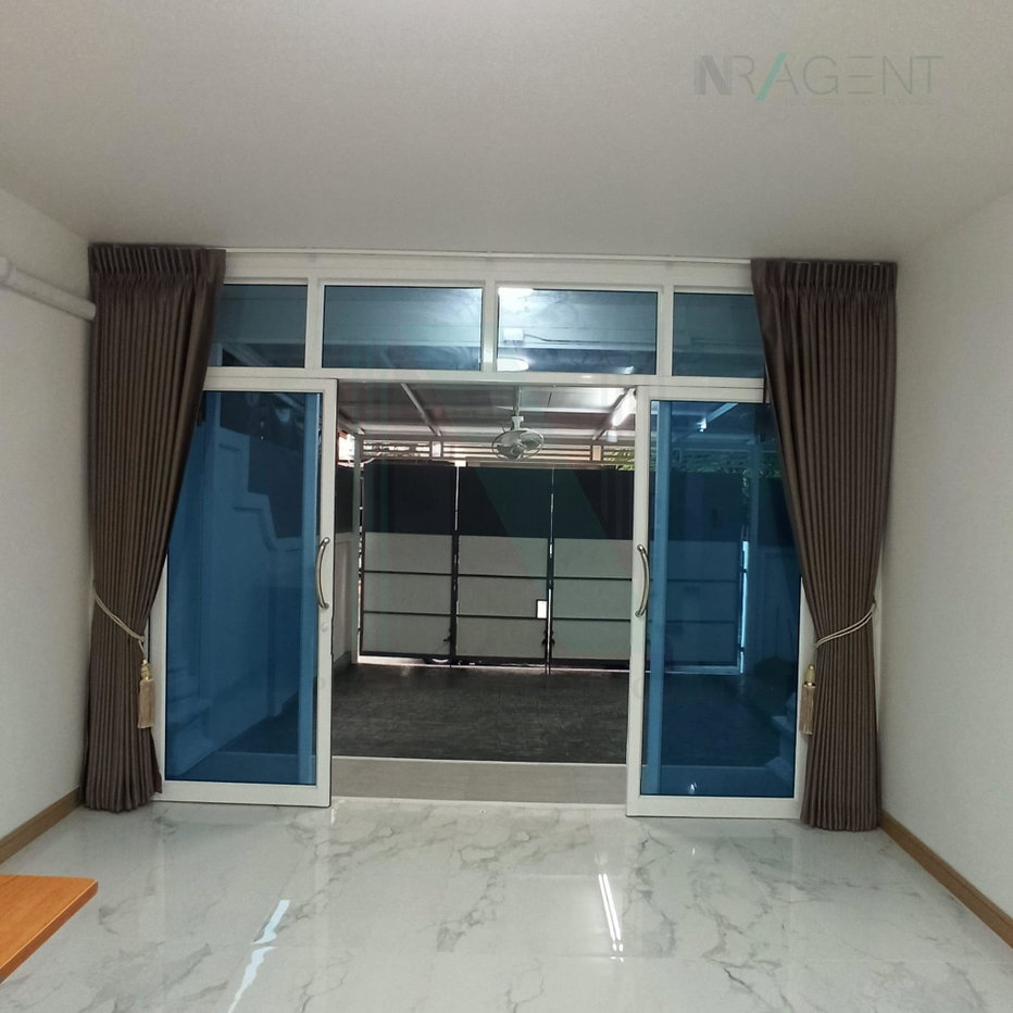 รูป 📌 ให้เช่าทาวน์เฮาส์ 3 ชั้น หมู่บ้าน 84 แมนชั่น 4 ห้องนอน 3 ห้องน้ำ - รูปที่ 2/8