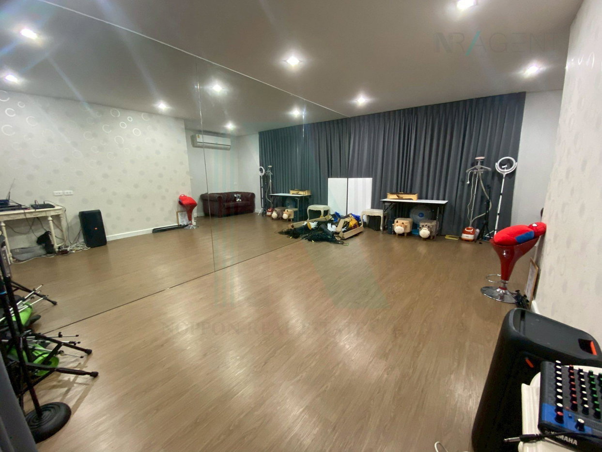 รูป 📌 ให้เช่าบ้านเดี่ยว 2 ชั้น โกลเด้น นีโอ สาทร 5 ห้องนอน 4 ห้องน้ำ - รูปที่ 2/8