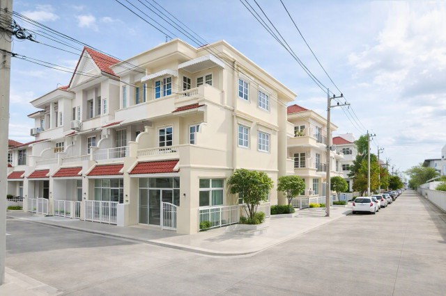 ทาวน์โฮมโชคชัย 4 ให้เช่า 3 ชั้น 4นอน 3น้ำ ใกล้ MRT โชคชัย4 1กม. ใกล้โรงเรียนสตรีวิทยา2 ตลาดโชคชัย4 36 ตร.ว. 200 ตร.ม. ลาดพร้าว