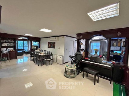 รูปภาพ Spacious 3-BR 230 Sqm At Ruamjai Heights Near ARL Makkasan (ID 3102536)