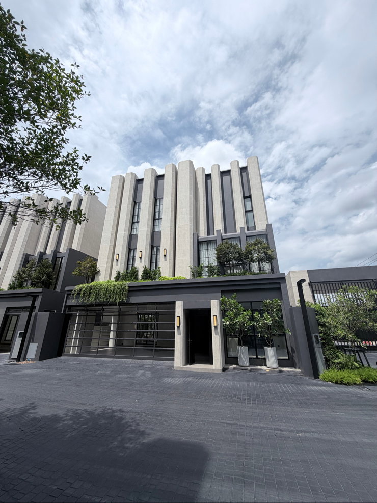 Houses for sale : Where Automotive Passion Meets Luxury Living: DAVEN Rama 9.