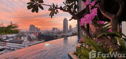 Panoramic Spacious 2-Bed Condo near Phra Khanong BTS 6663656