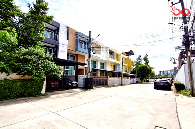 ทาวน์โฮม MRT สามย่าน : ขายทาวน์เฮาส์ 3 ชั้น 45 ตร.ว. หมู่บ้านดีวัน  อ่อนนุช 74/1 ใกล้รถไฟฟ้าสายสีเหลือง สถานีศรีนุช