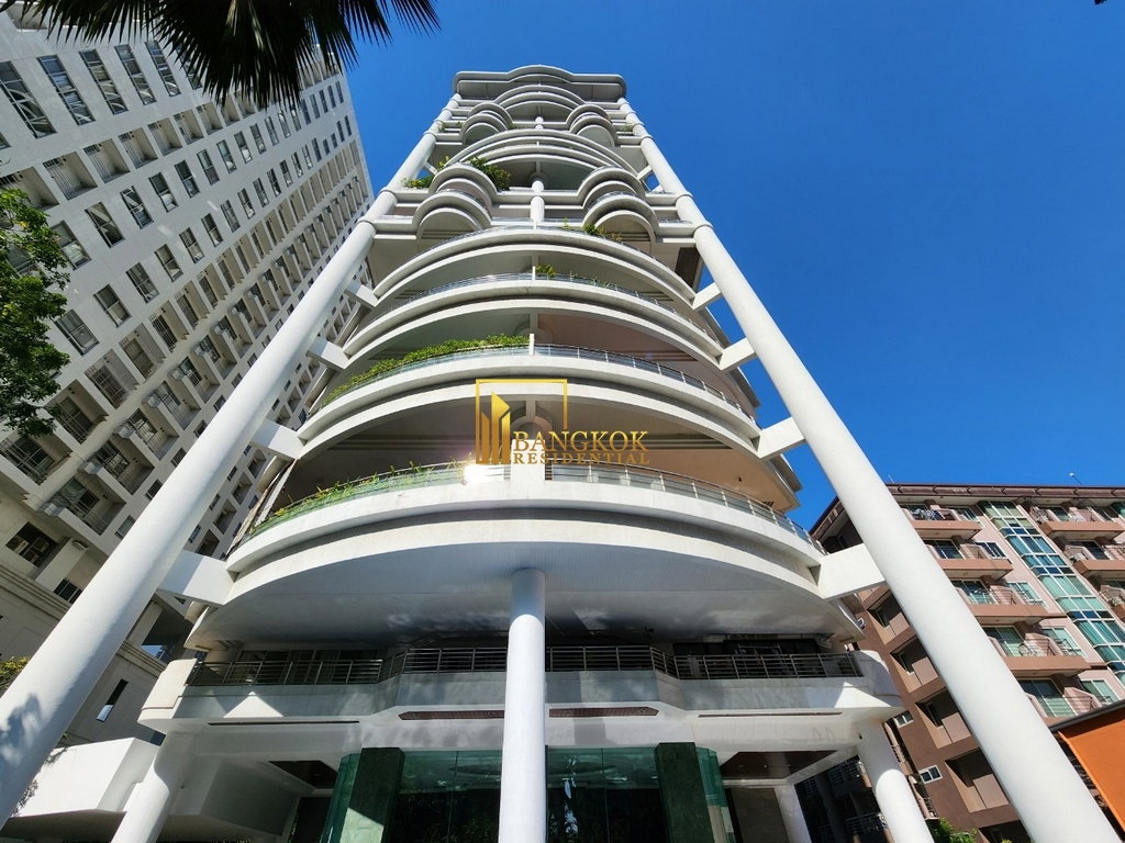 รูป Le Raffine 24 | Renovated 4 Bedroom Duplex Condo With Pool - BR62018CD - รูปที่ 30/32
