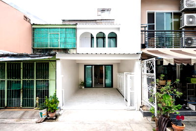 Townhouses for sale Pracharat Bamphen Road : Pracharatbamphen 9 Huaikwang Renovated Townhouse Near MRT Huai Khwang