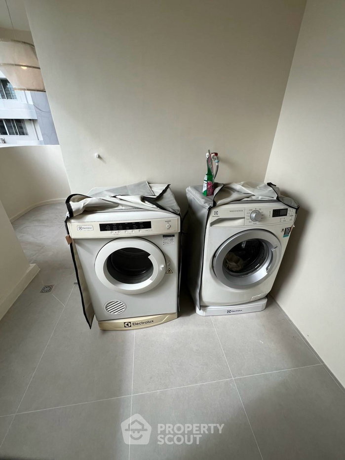 picture 236 Sqm 4-BR Condo At DS Tower 1 Near BTS Phrom Phong (ID 3182121) - 9/20