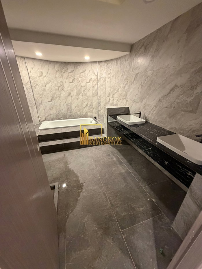 รูป Le Raffine 24 | Renovated 4 Bedroom Duplex Condo With Pool - BR62018CD - รูปที่ 11/32