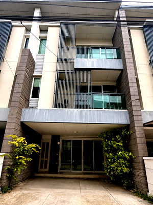 เช่าทาวน์โฮม ม.เกษมบัณฑิต พัฒนาการ : 🏡 ให้เช่าทาวน์โฮม 3 ชั้น Fully Furnished พร้อมอยู่ | Town Avenue ศรีนครินทร์ ✨บ้านสภาพดี บรรยากาศเงียบสงบ เลี้ยงสัตว์ได้ ใกล้รถไฟฟ้าสายสีเหลือง