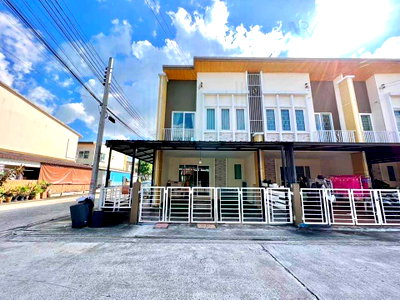 ทาวน์โฮม รร.เตรียมอุดมศึกษาน้อมเกล้า  : 📌 ขายทาวน์เฮาส์ โครงการ โกลเด้น ทาวน์ รามคำแหง - วงแหวน 2 ชั้น 4 ห้องนอน 3 ห้องน้ำ