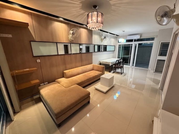ทาวน์โฮมให้เช่า : ให้เช่าทาวน์โฮม 3 ชั้น | The Terrace ลาดพร้าว 71 (นาคนิวาส 48)