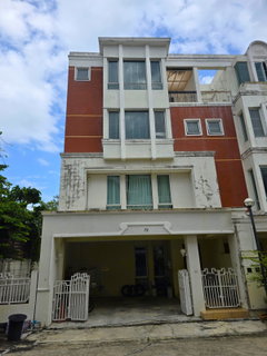 ขายบ้านหลังมุม 4 ชั้น 5นอน 5น้ำ ทำเลดี หายาก หมู่บ้านรวิภา อุดมสุข 39/1