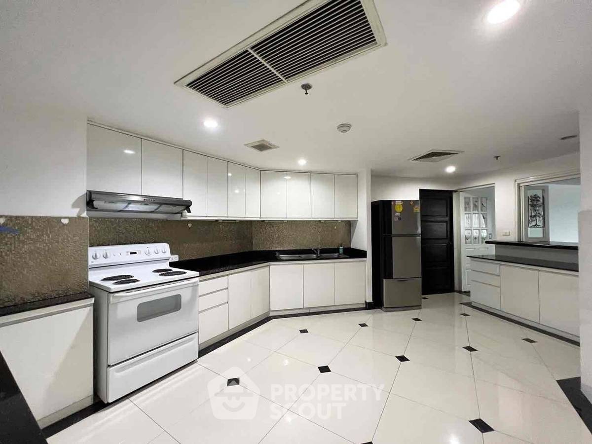 รูป 3 ห้องนอน 250 ตร.ม. Lakeshore West Condominium Nichada Thani (ID 2043960) - รูปที่ 2/9