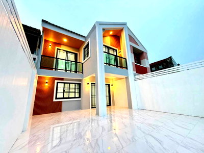 Townhouses for sale Bangkok : ⭐✨ RH-135 3-Story Townhome for Sale (Phetkasem 68 Soi 10) ✨⭐